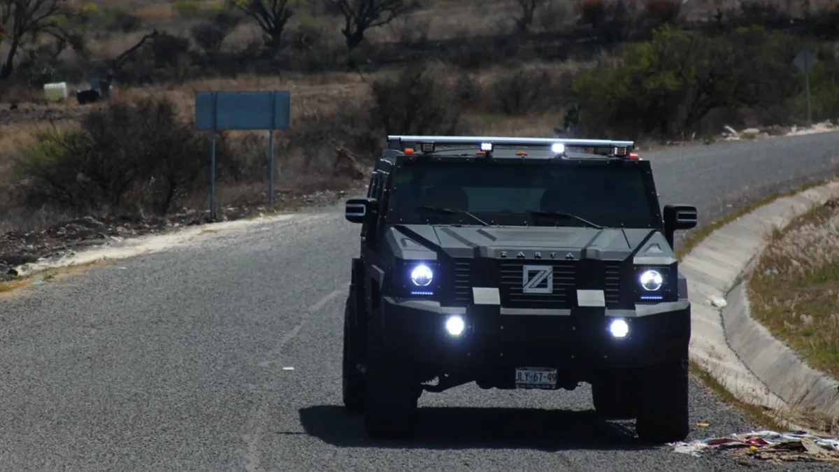 Zarta circulando en carretera